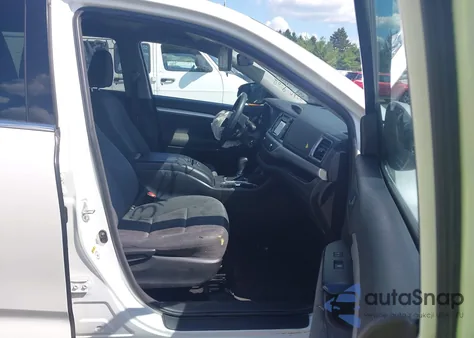 2018 Toyota Highlander Le z USA, uszkodzony, nr VIN 5TDZARFH9JS034538